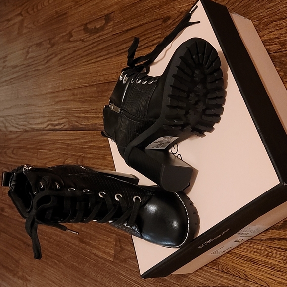 Shoes - Picture 4 of 5